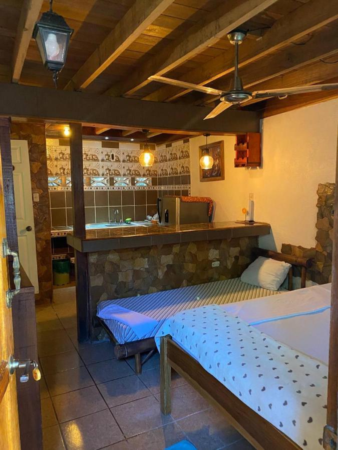 Hostal Cecilia Puerto Viejo de Talamanca المظهر الخارجي الصورة
