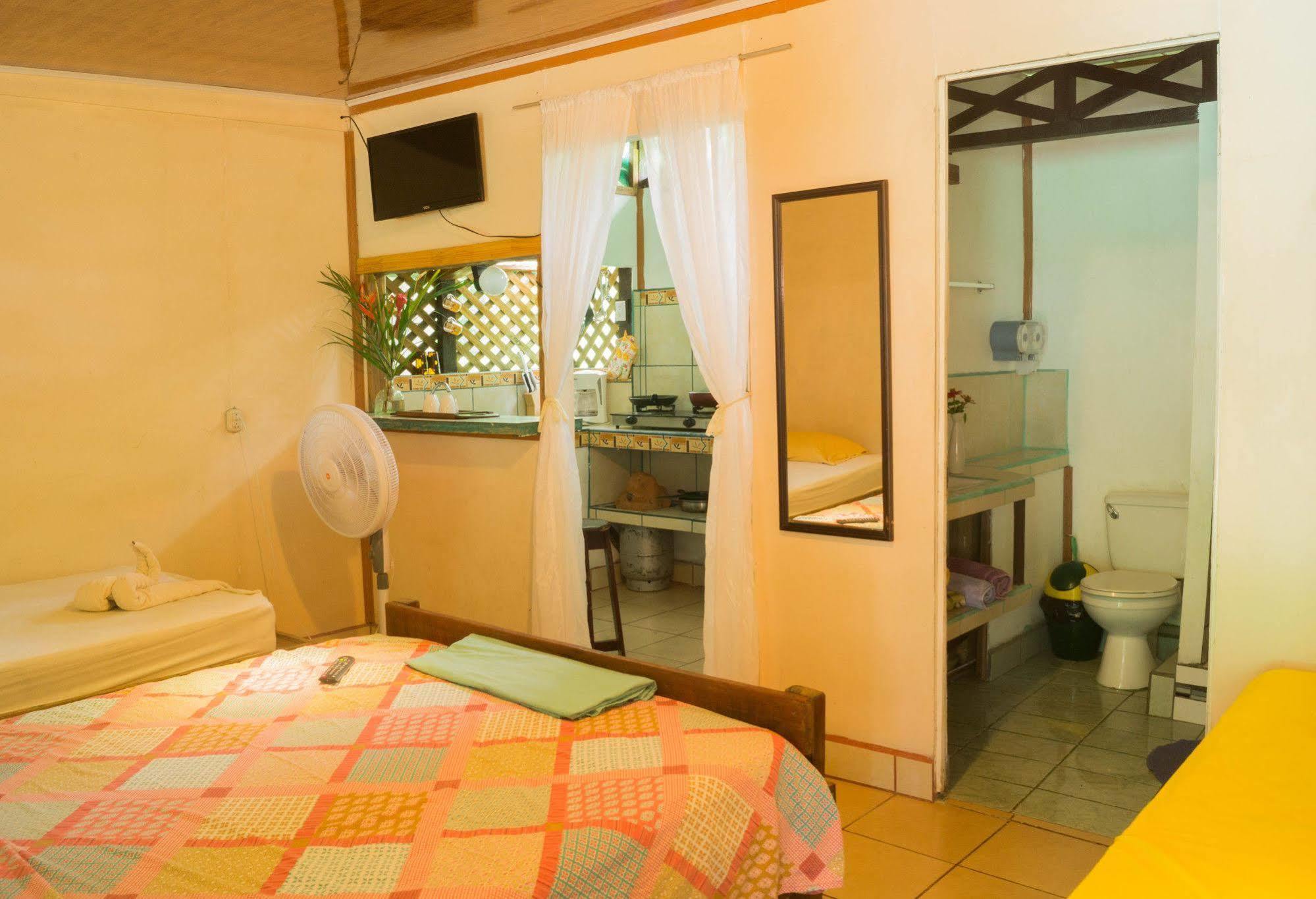 Hostal Cecilia Puerto Viejo de Talamanca المظهر الخارجي الصورة