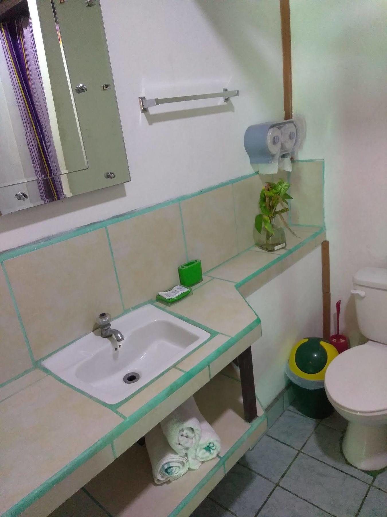Hostal Cecilia Puerto Viejo de Talamanca المظهر الخارجي الصورة