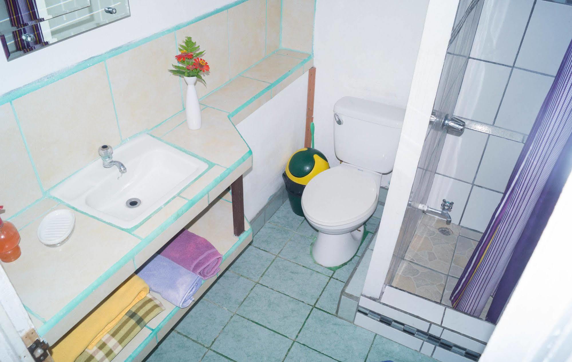 Hostal Cecilia Puerto Viejo de Talamanca المظهر الخارجي الصورة