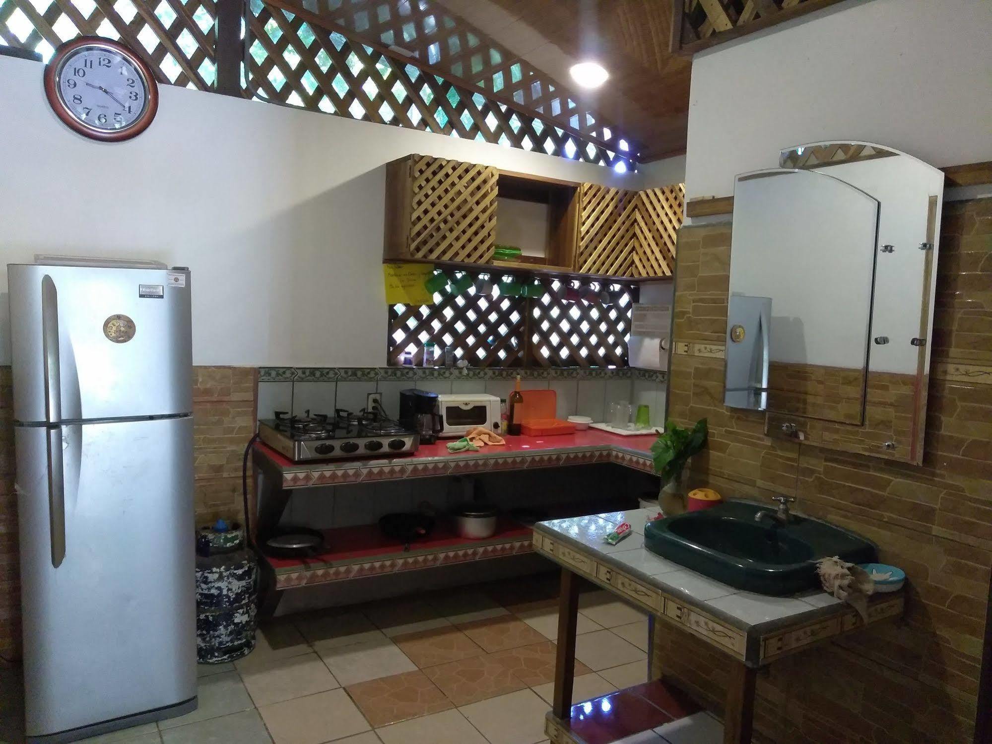 Hostal Cecilia Puerto Viejo de Talamanca المظهر الخارجي الصورة