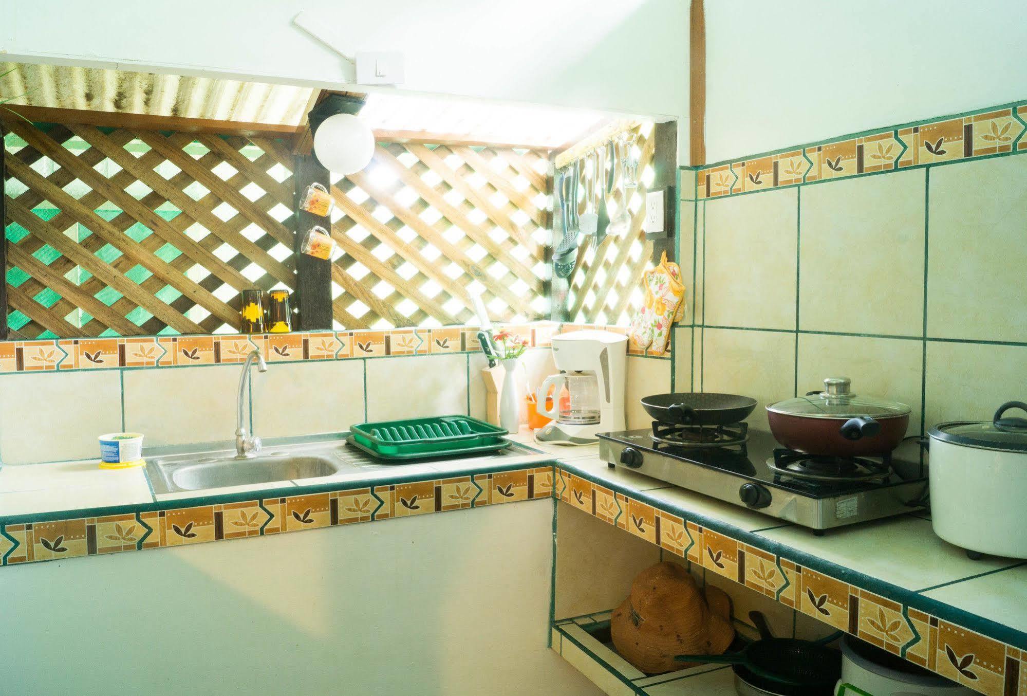 Hostal Cecilia Puerto Viejo de Talamanca المظهر الخارجي الصورة