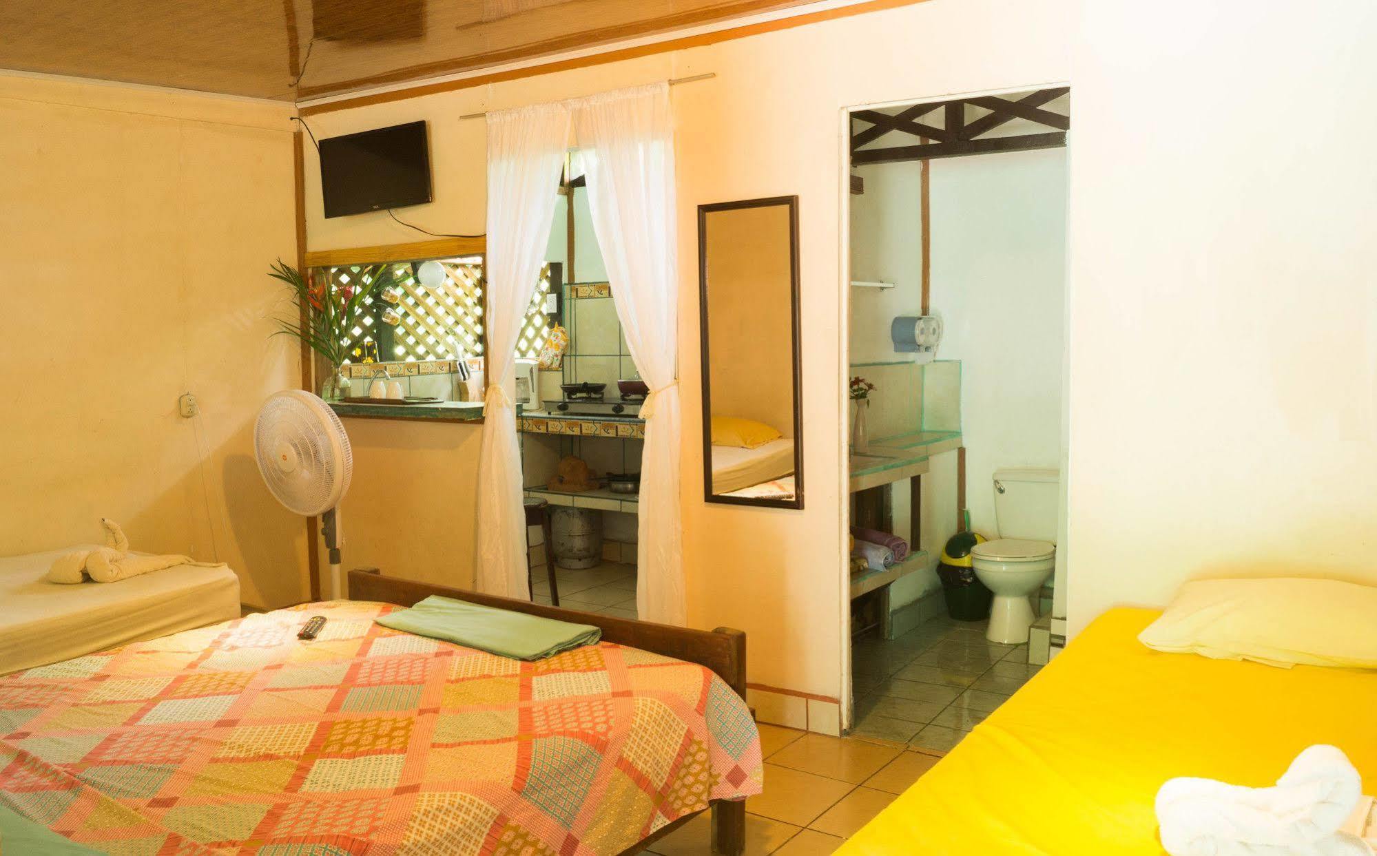Hostal Cecilia Puerto Viejo de Talamanca المظهر الخارجي الصورة