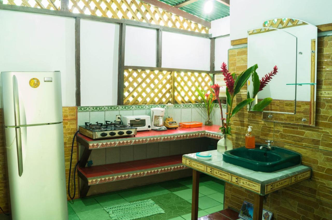 Hostal Cecilia Puerto Viejo de Talamanca المظهر الخارجي الصورة